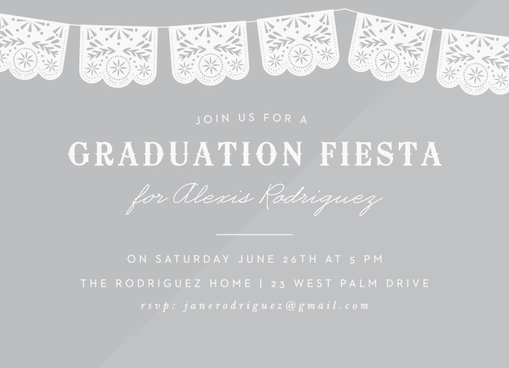 Set the stage for your graduation party with our Papel Fiesta Clear Graduation Invitations.